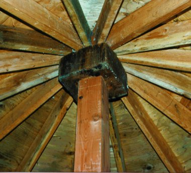 center roof support post